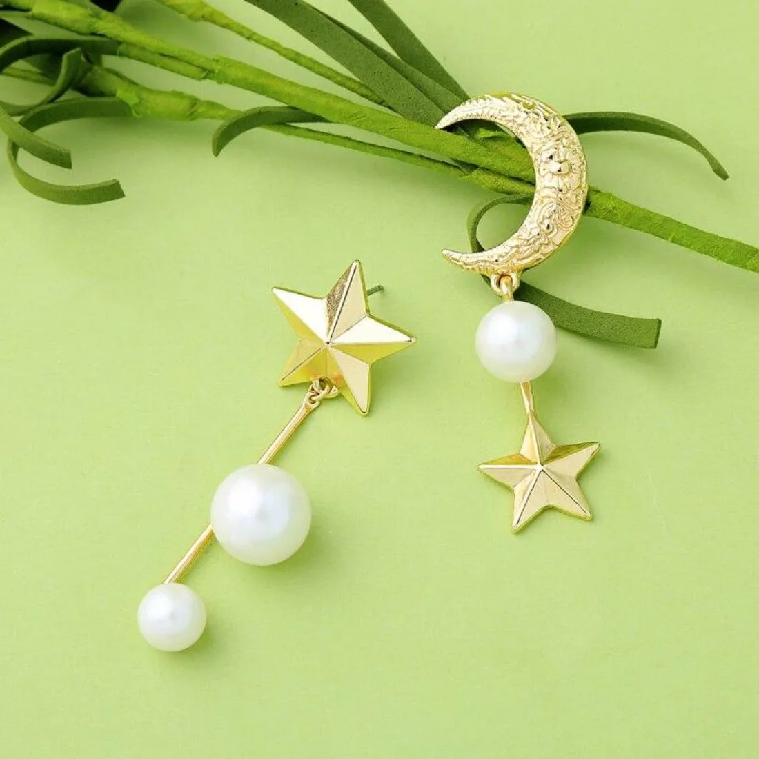 Asymmetrical Star Moon Pearl Vintage Earring