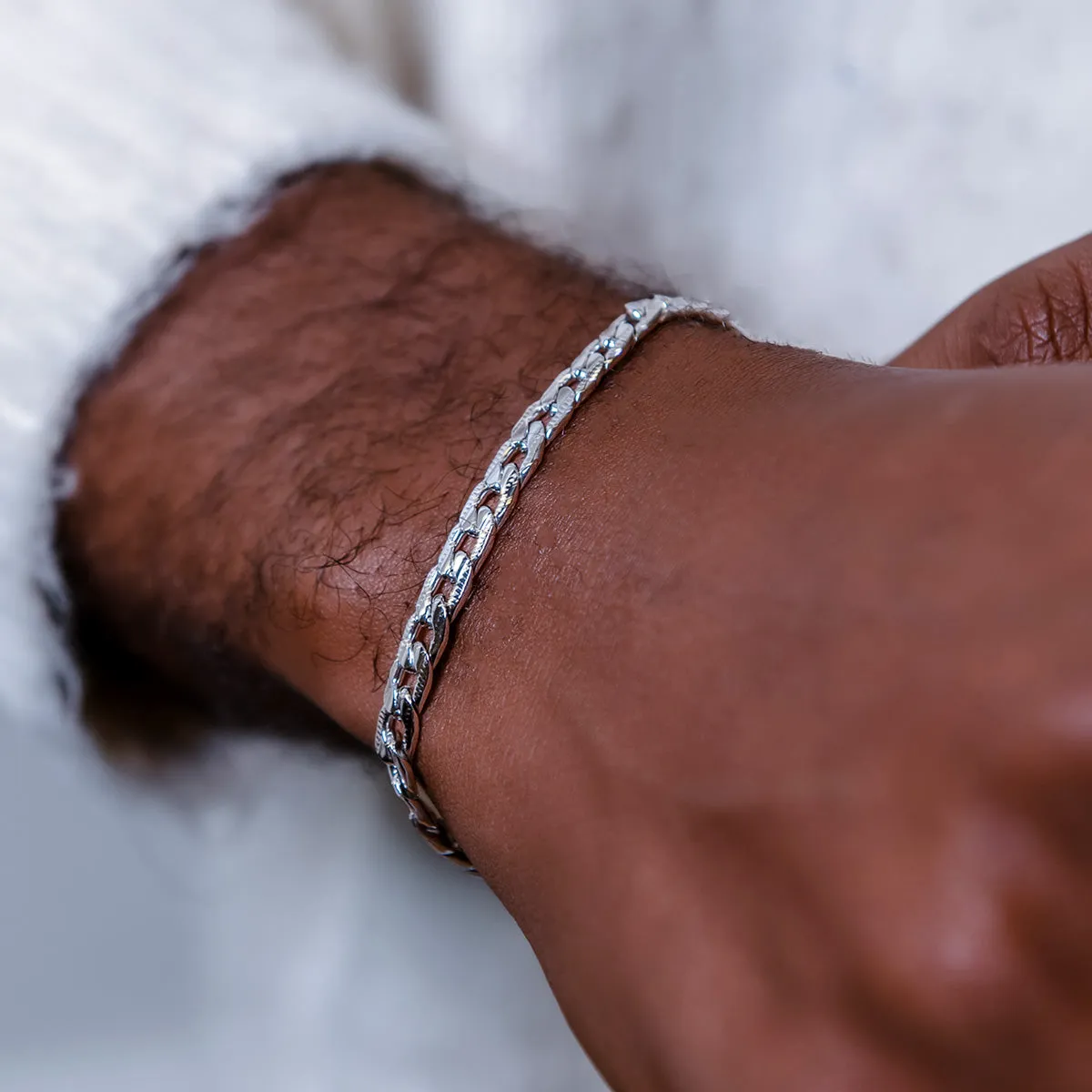 Curb Chain Bracelet in White Gold- 6mm