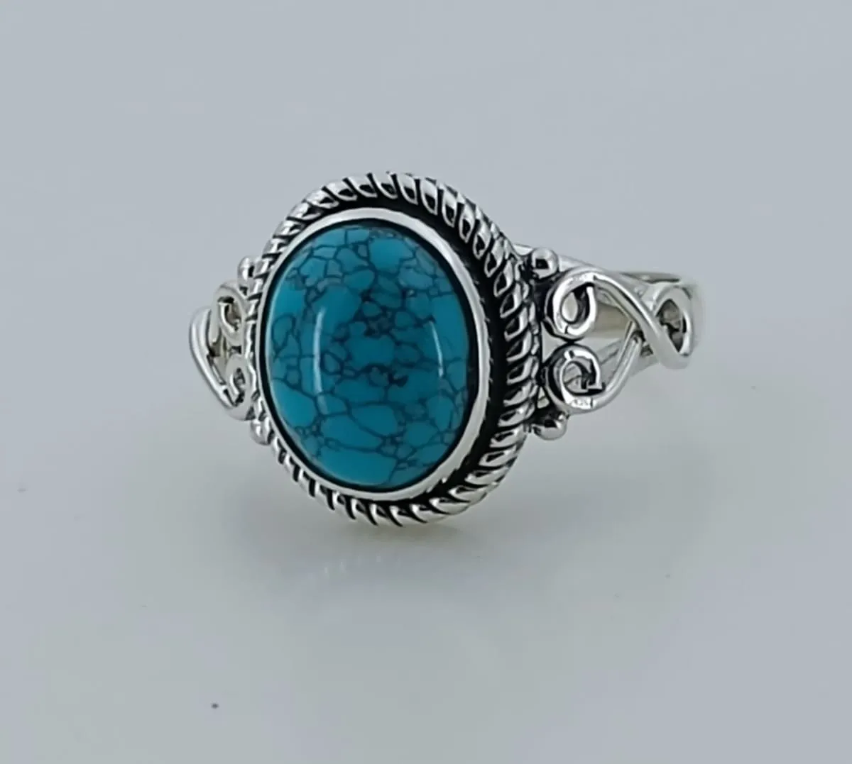 Gemstone Ring with Turquoise Oval in 925 Sterling Silver