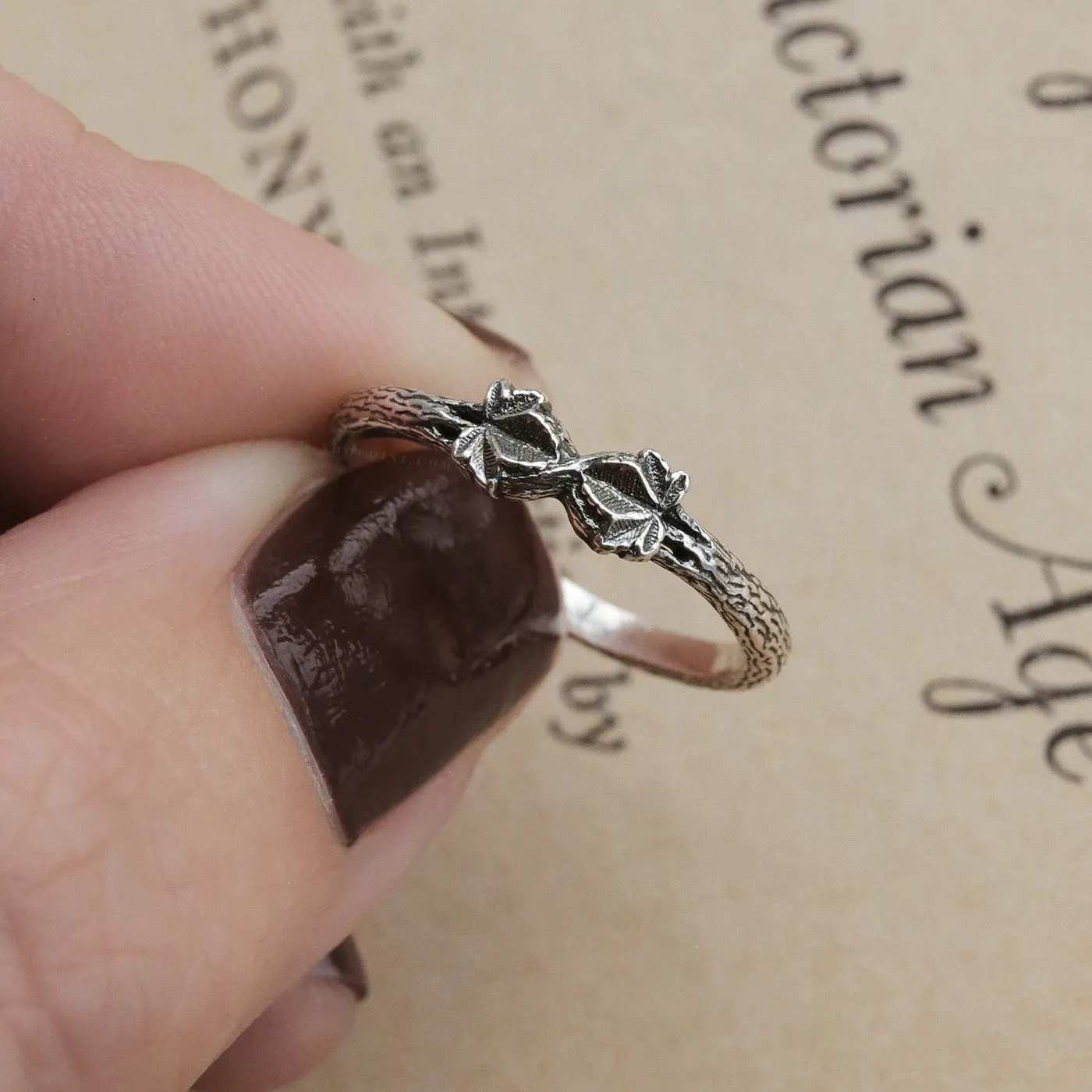 Kissing Hedera Ivy Ring