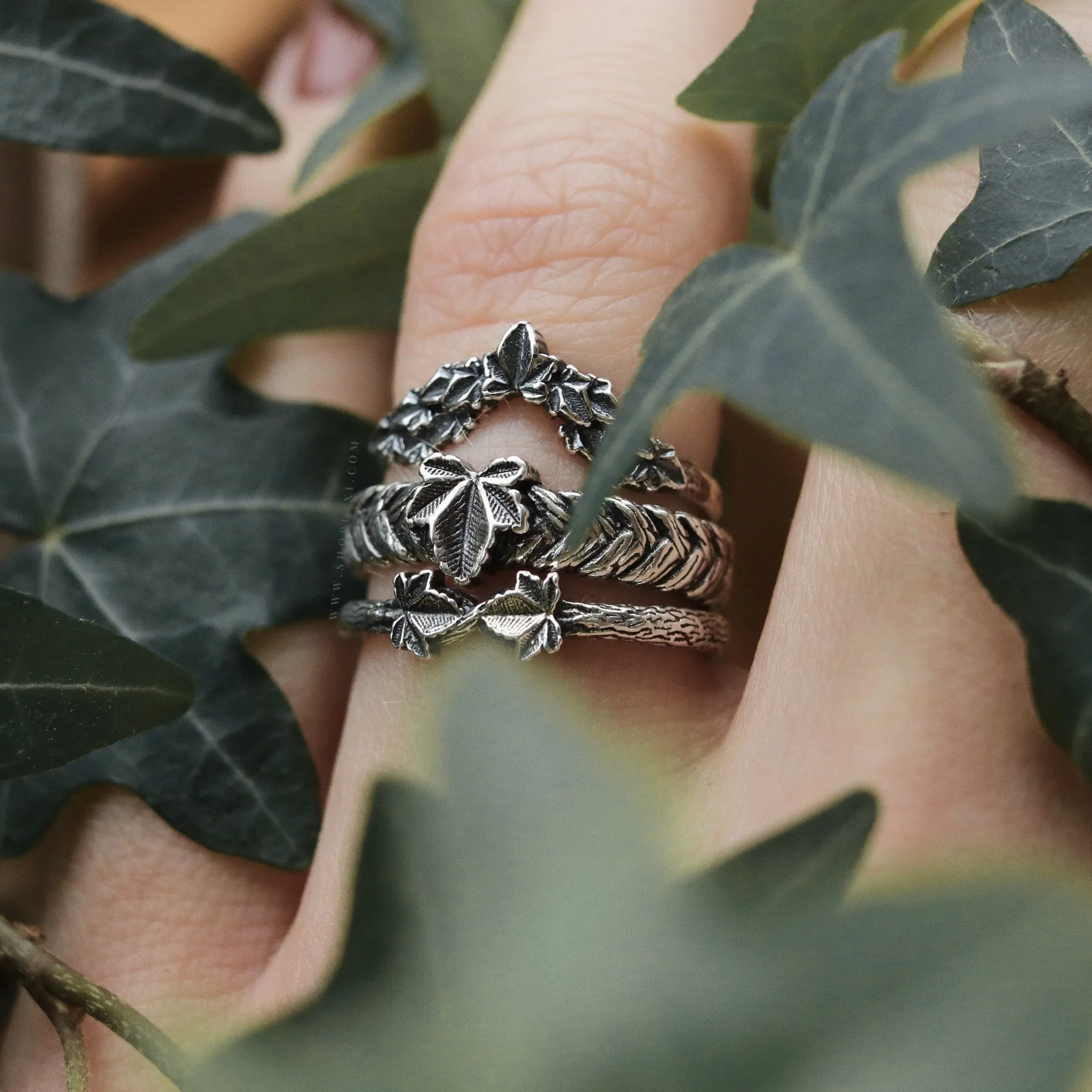 Kissing Hedera Ivy Ring