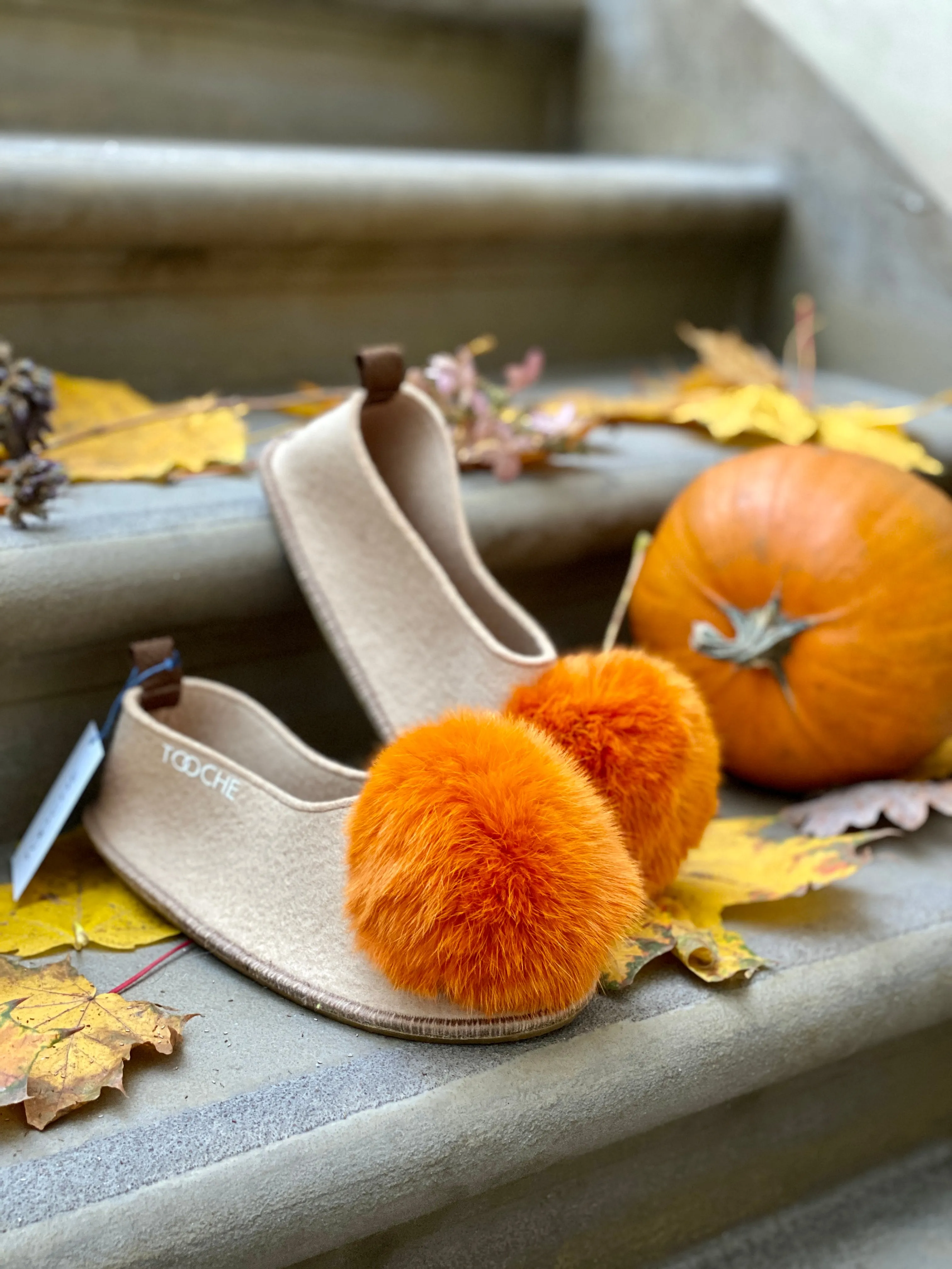 PUMPKIN pom pom kids slippers