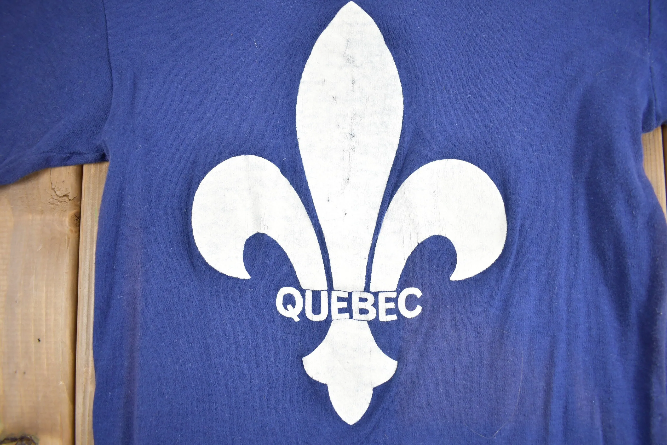 Vintage 1970s Quebec Souvenir T Shirt / Streetwear / Made In Canada / Vacation Tee / Travel T Shirt