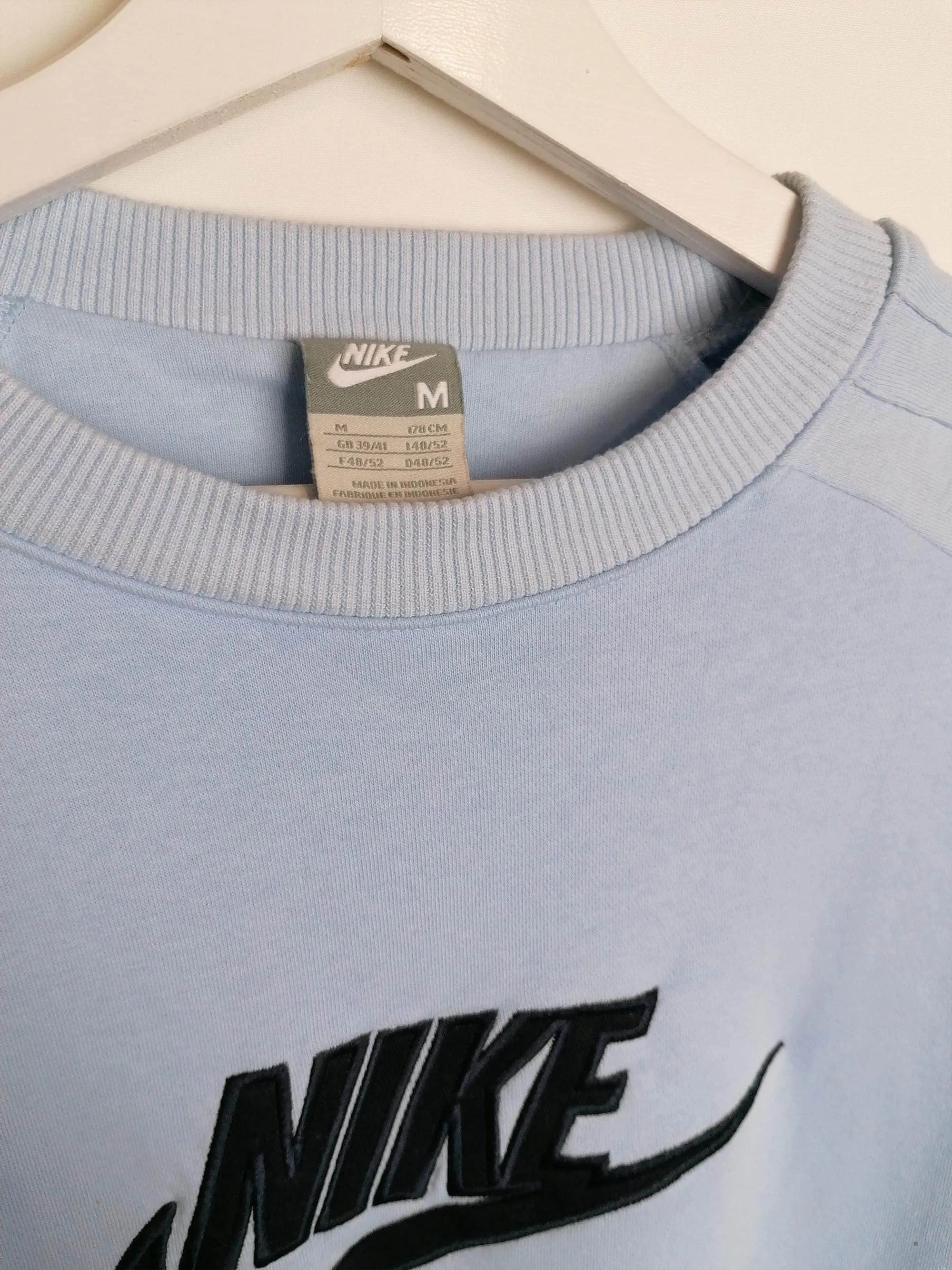 Y2K NIKE *Rare* Baby Blue Sweatshirt Crew Center Swoosh - size S- M / GB 39 - 41 / height 178 cm